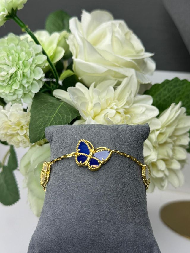 B21 BLUE BUTTERFLY SPRING FLOWER GOLD BRACELET