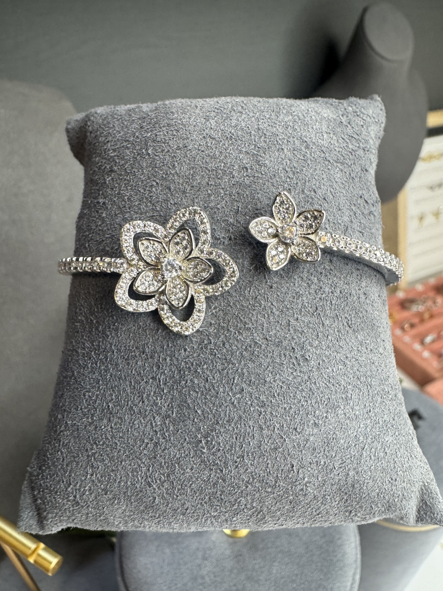 B28 DUO FLOWER  WG BANGLE FREESIZE