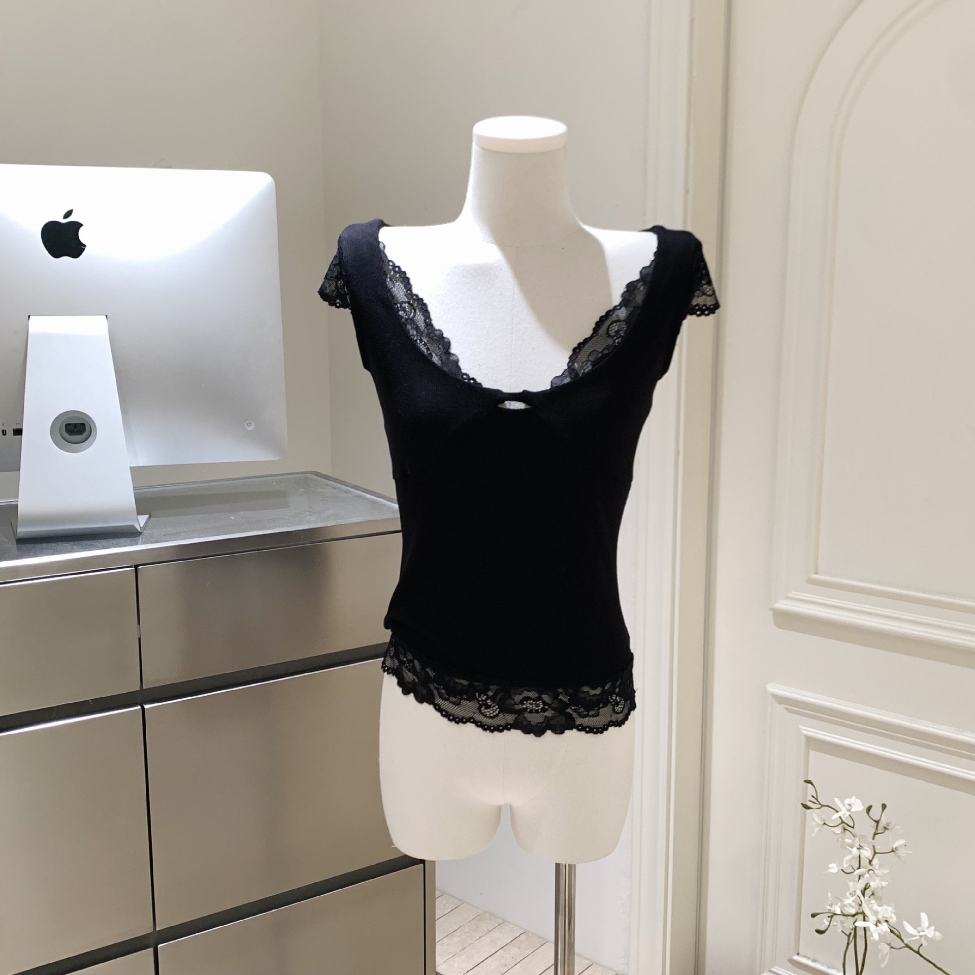 Secretly Alluring Lace Patchwork Pure Desire Short Sleeve T-Shirt for Women, Slim Fit, Slimming Top for Spring and Summer