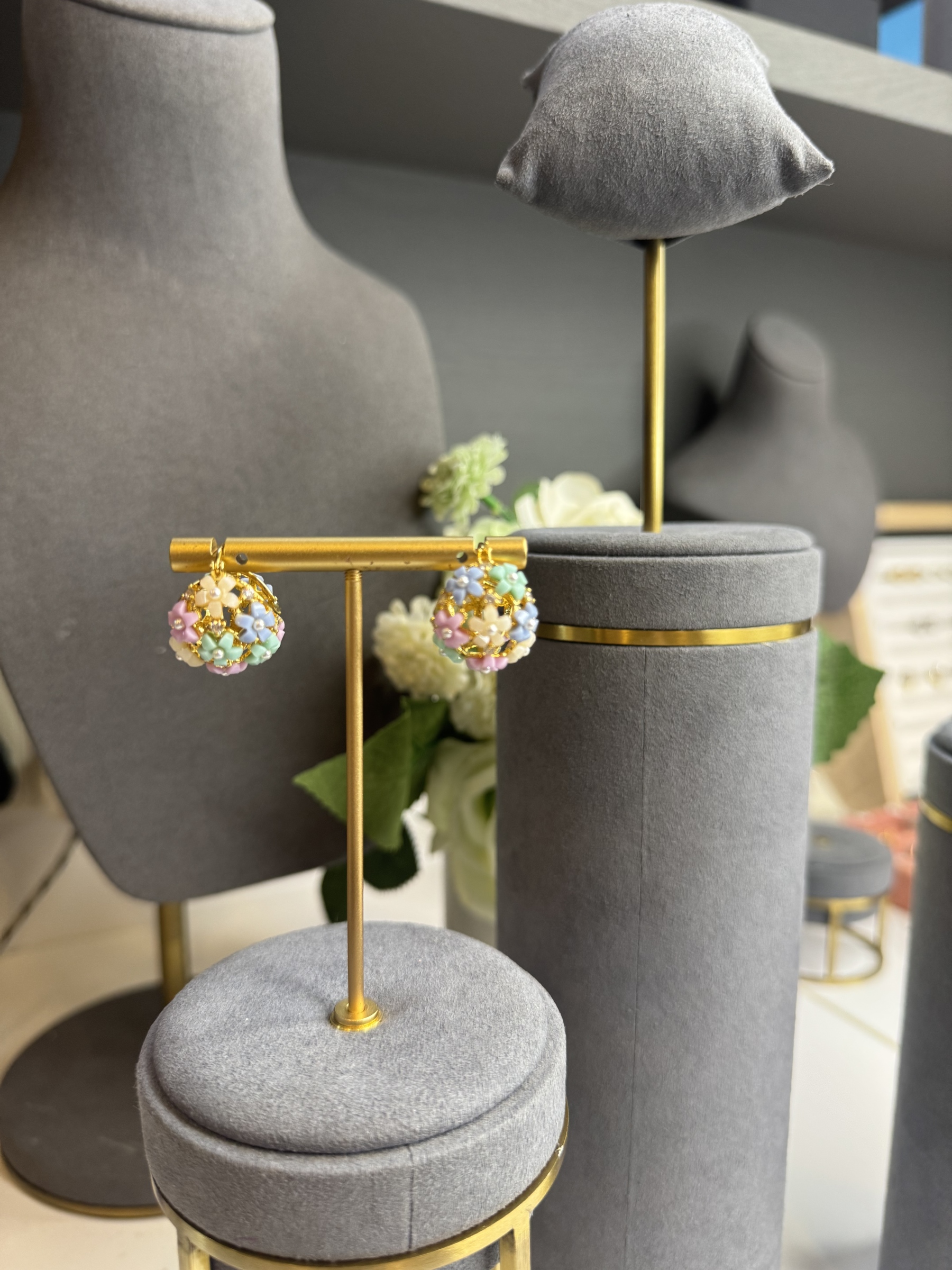 E15 FLOWER BALL  COLOURFUL EARING