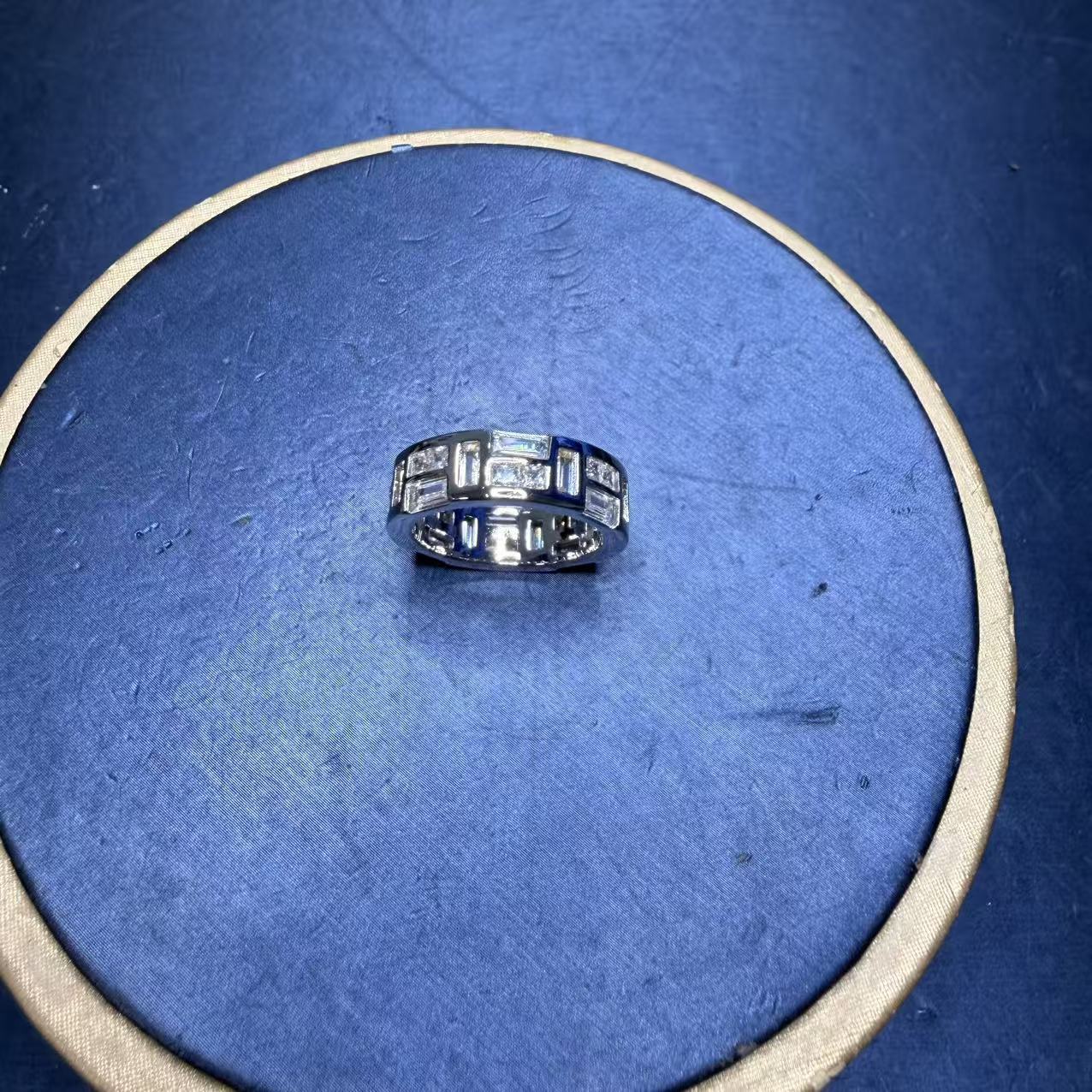 New European and American ice cube rings for men and women, silver diamond-studded couple rings, elegant hollow heart-shaped rings wholesale