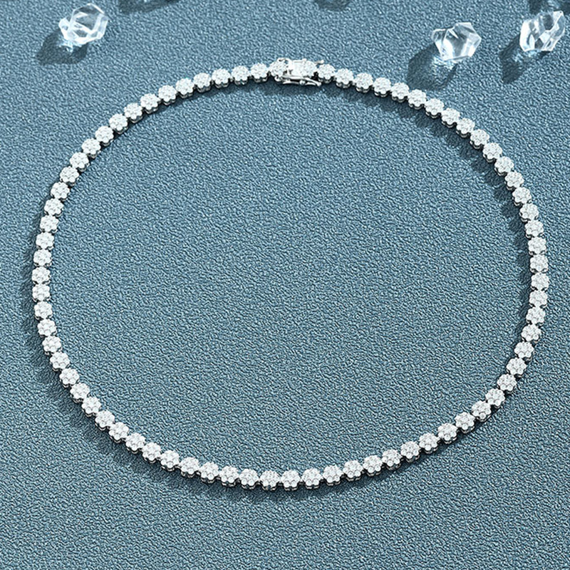 Double-secure moissanite plum blossom necklace for women, simple and versatile, super shiny collarbone chain, exquisite neck chain, birthday gift for girlfriend