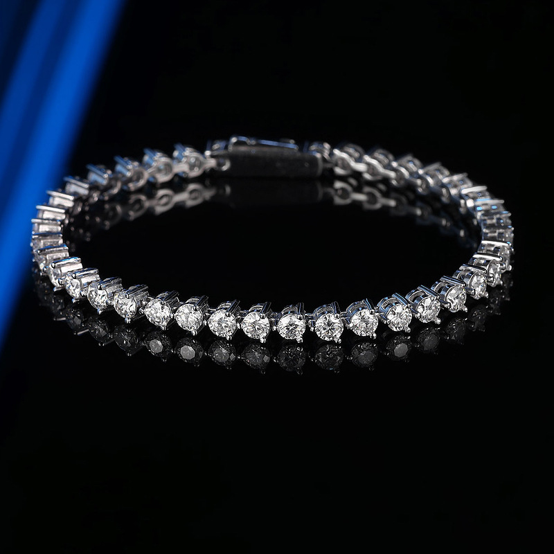 Three-prong hidden clasp moissanite bracelet for women, made of sterling silver, with a niche design, light luxury, fully encrusted with diamonds, tennis chain, shining and versatile