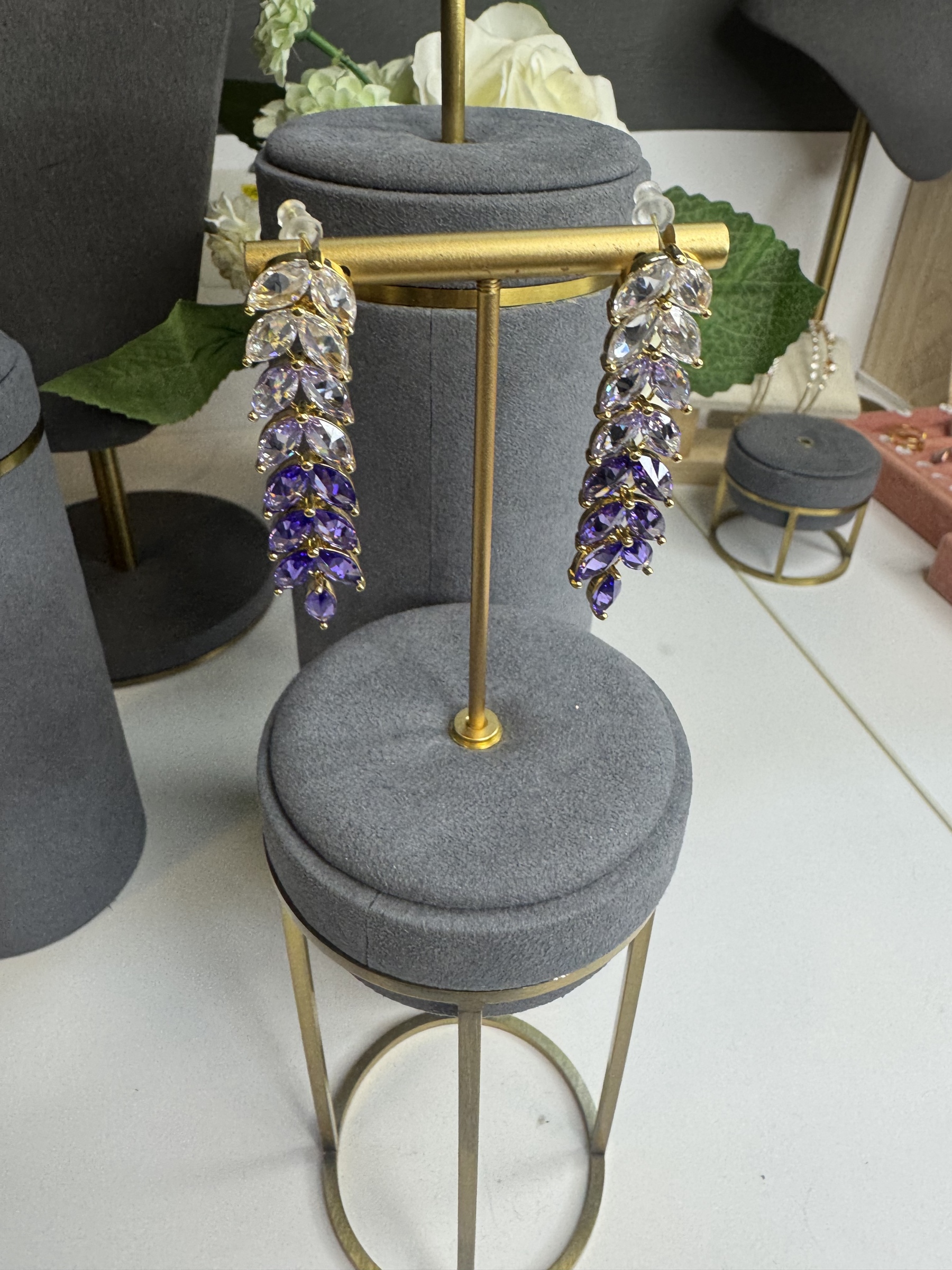 E10 DANGLING LEAVES EARING