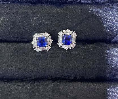H20 1CT+1CT LABGROWN SAPPHIRE BLUE SURR MOS DIA EARSTUD