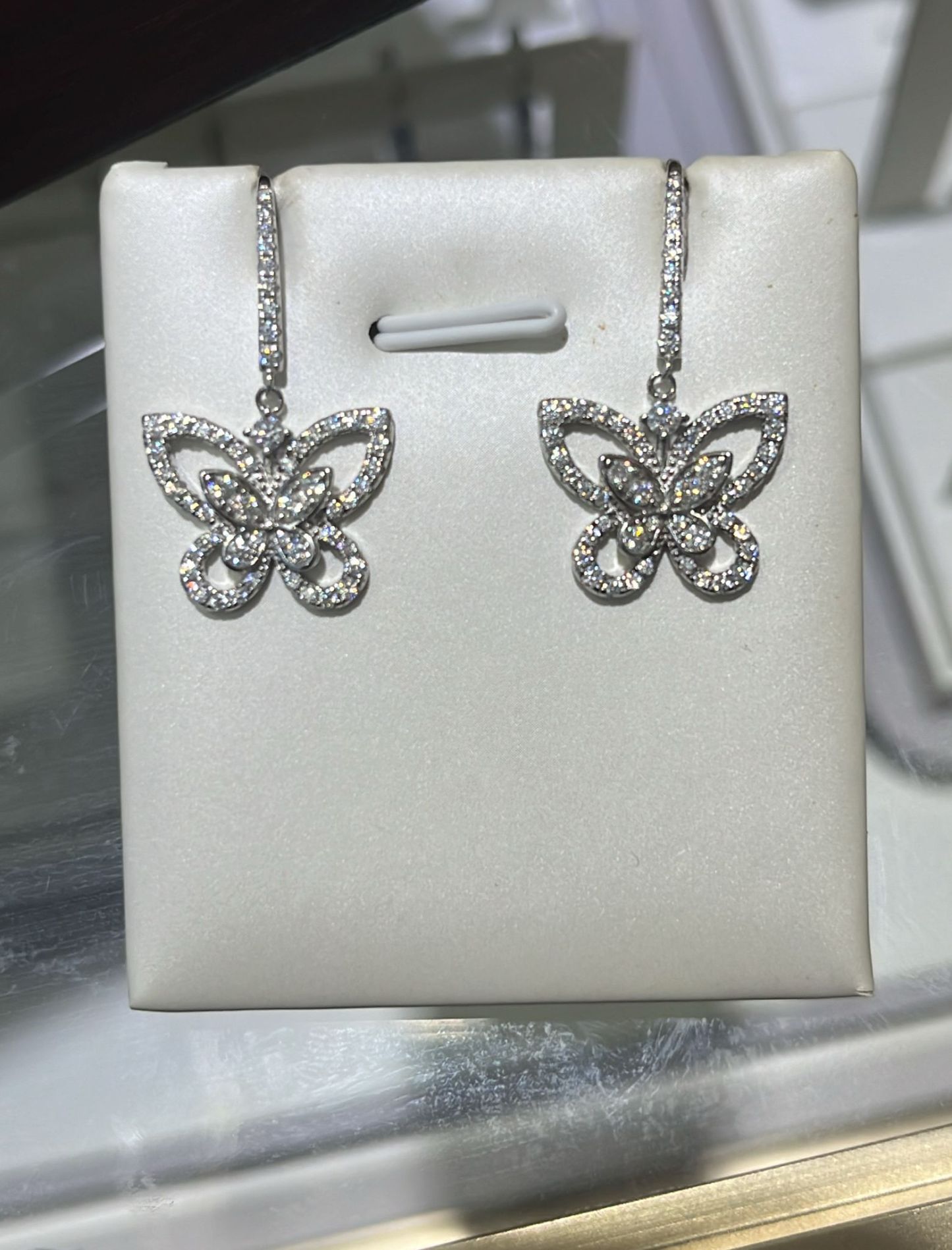 H33 MOS HOLLOW BUTTERFLY WINGS  DANGLING EAR HOOK