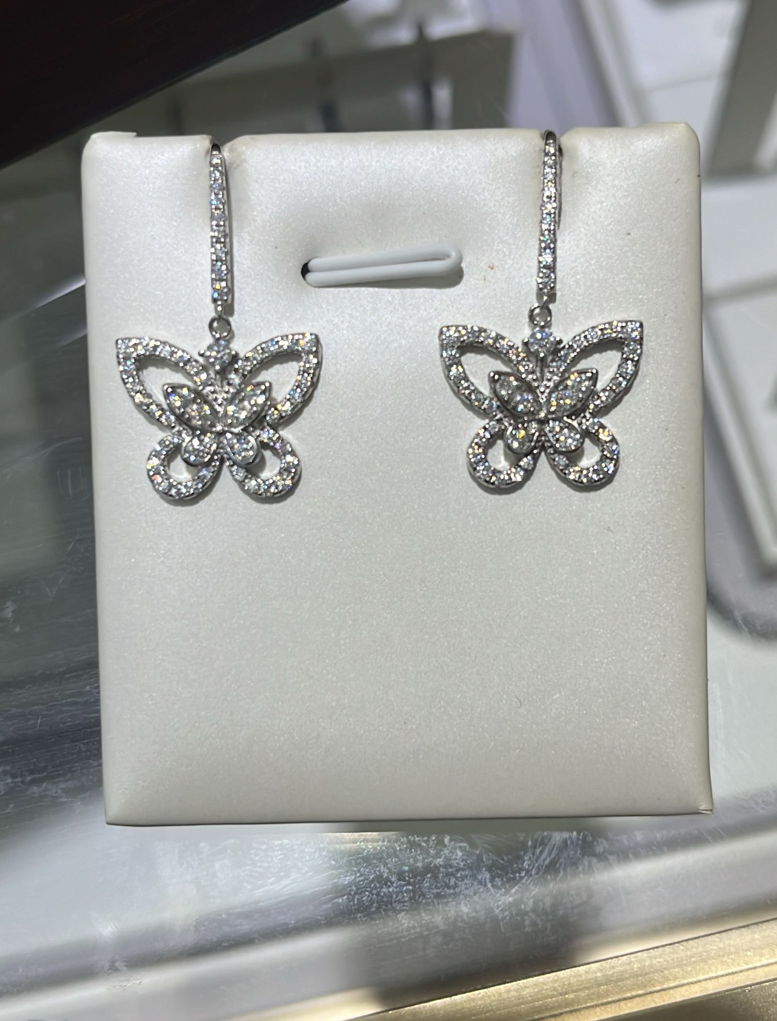 H33 MOS HOLLOW BUTTERFLY WINGS  DANGLING EAR HOOK