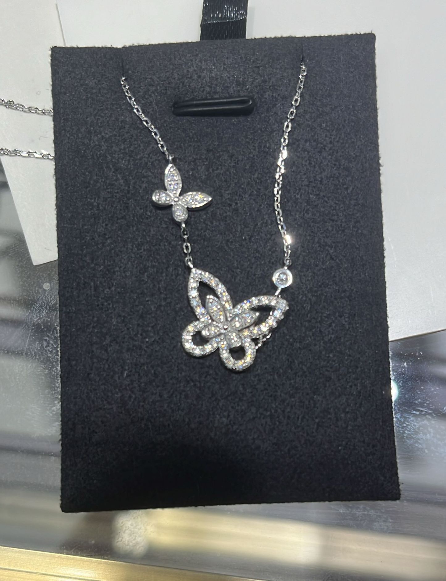 H34 MOS HOLLOW BUTTERFLY WINGS NECKLACE