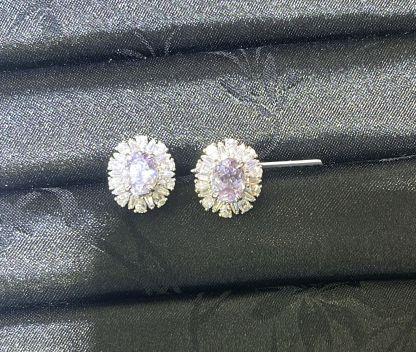 H54 LABGROWN PURPLE SWANEGG SURR DIA EARSTUD