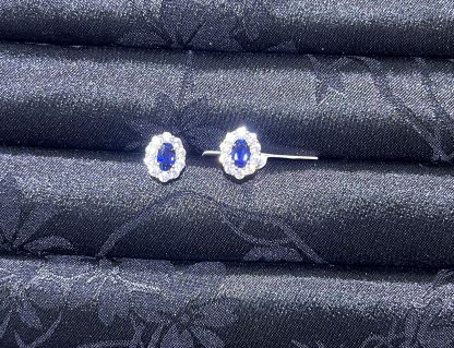 H62 0.5CT+0.5CT BLUE SWANEGG SURR DIA EARSTUD