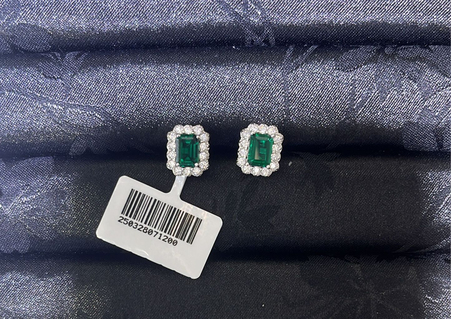 H64 1CT+1CT LABGROWN EMERALD CUT + EMERALD  SURR DIA EARSTUD