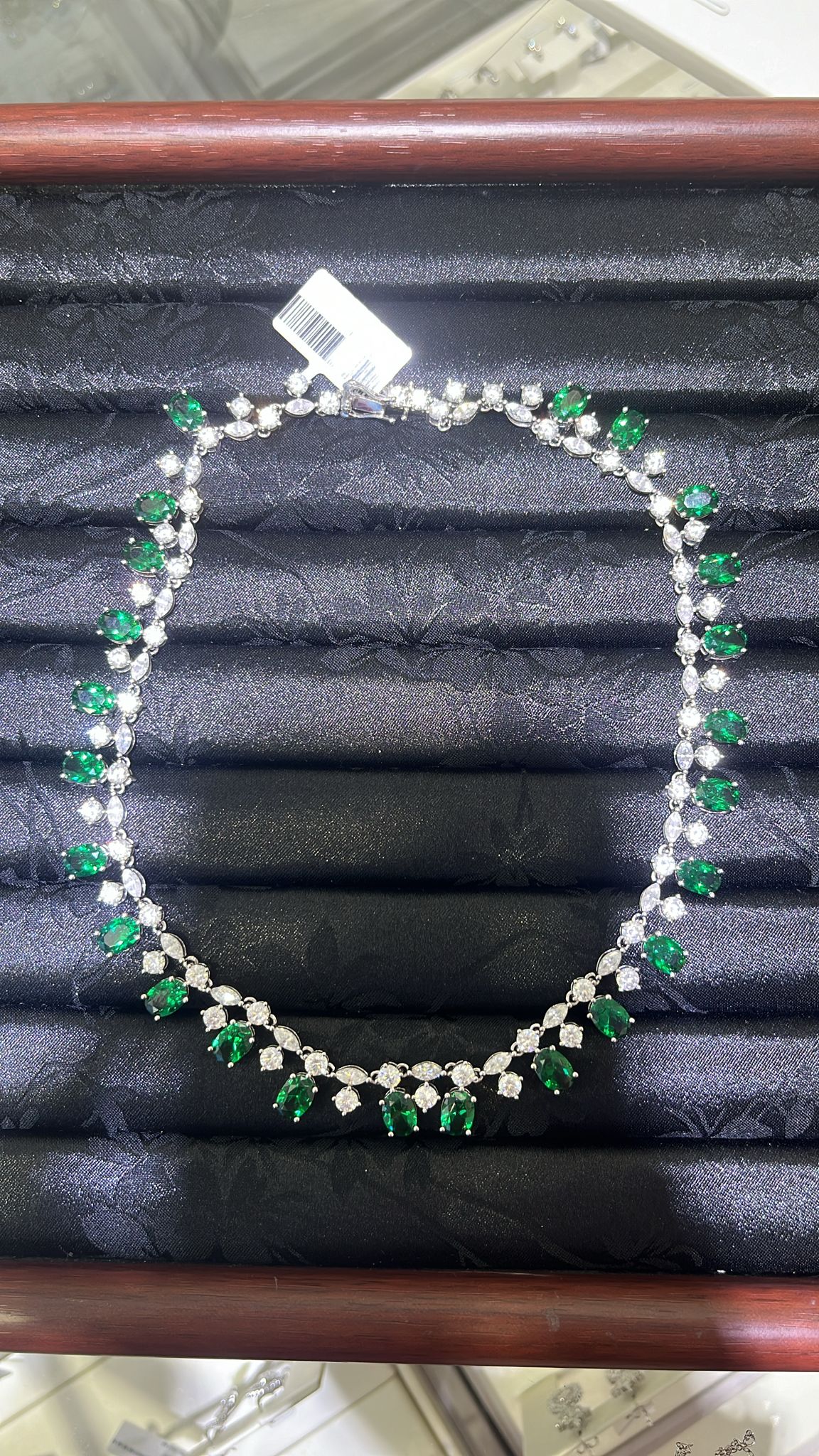 H71 LABGROWN SWANEGG EMERALD DIA WITH MULTI SHAPE DIA 40CM NECKLACE