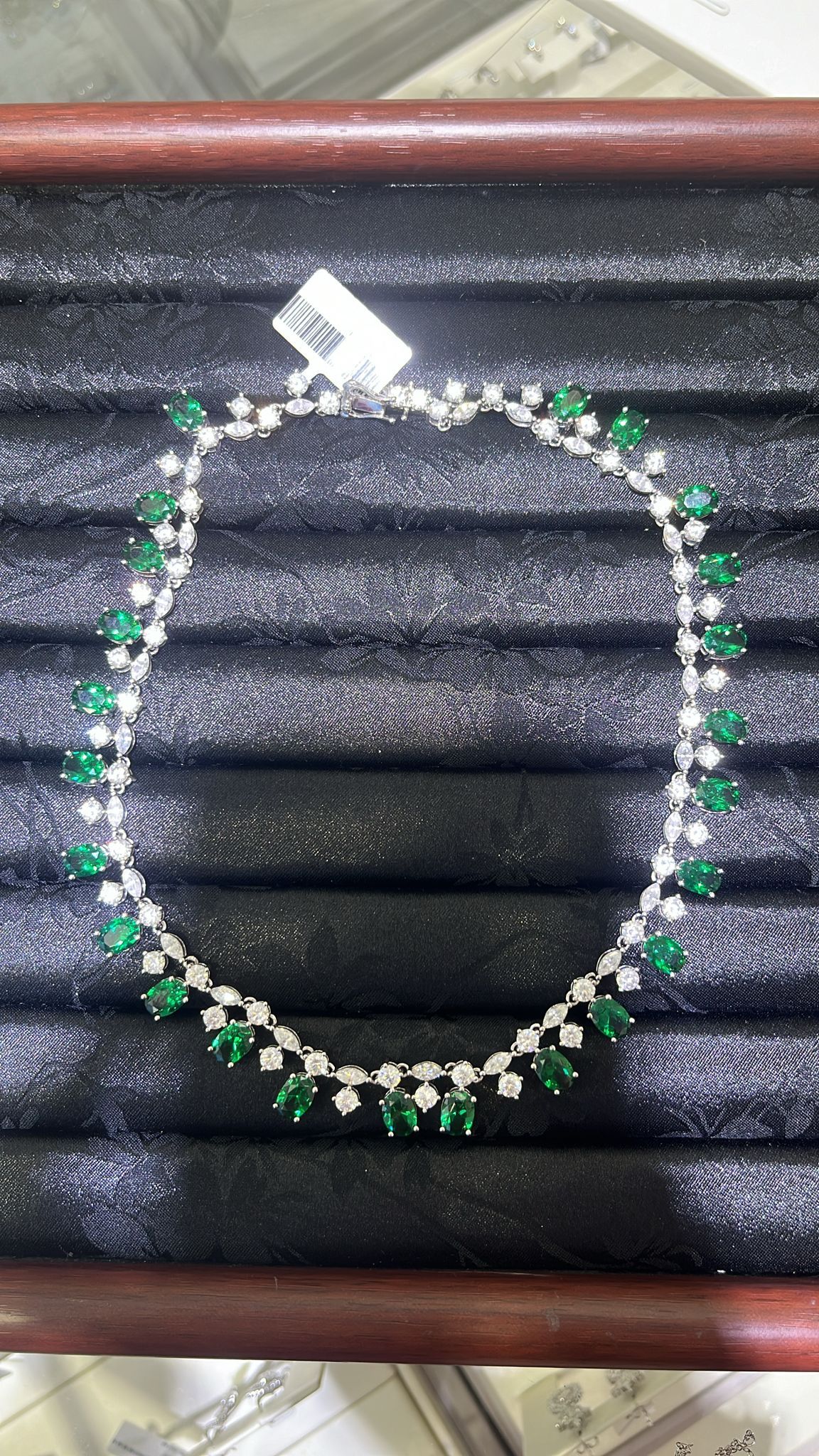 H71 LABGROWN SWANEGG EMERALD DIA WITH MULTI SHAPE DIA 40CM NECKLACE