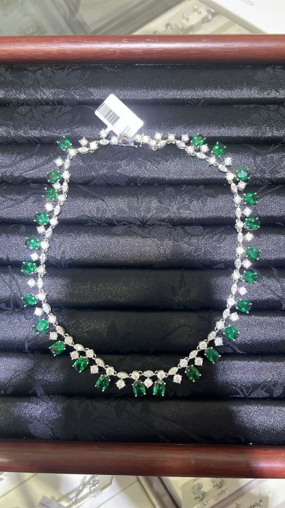 H71 LABGROWN SWANEGG EMERALD DIA WITH MULTI SHAPE DIA 40CM NECKLACE