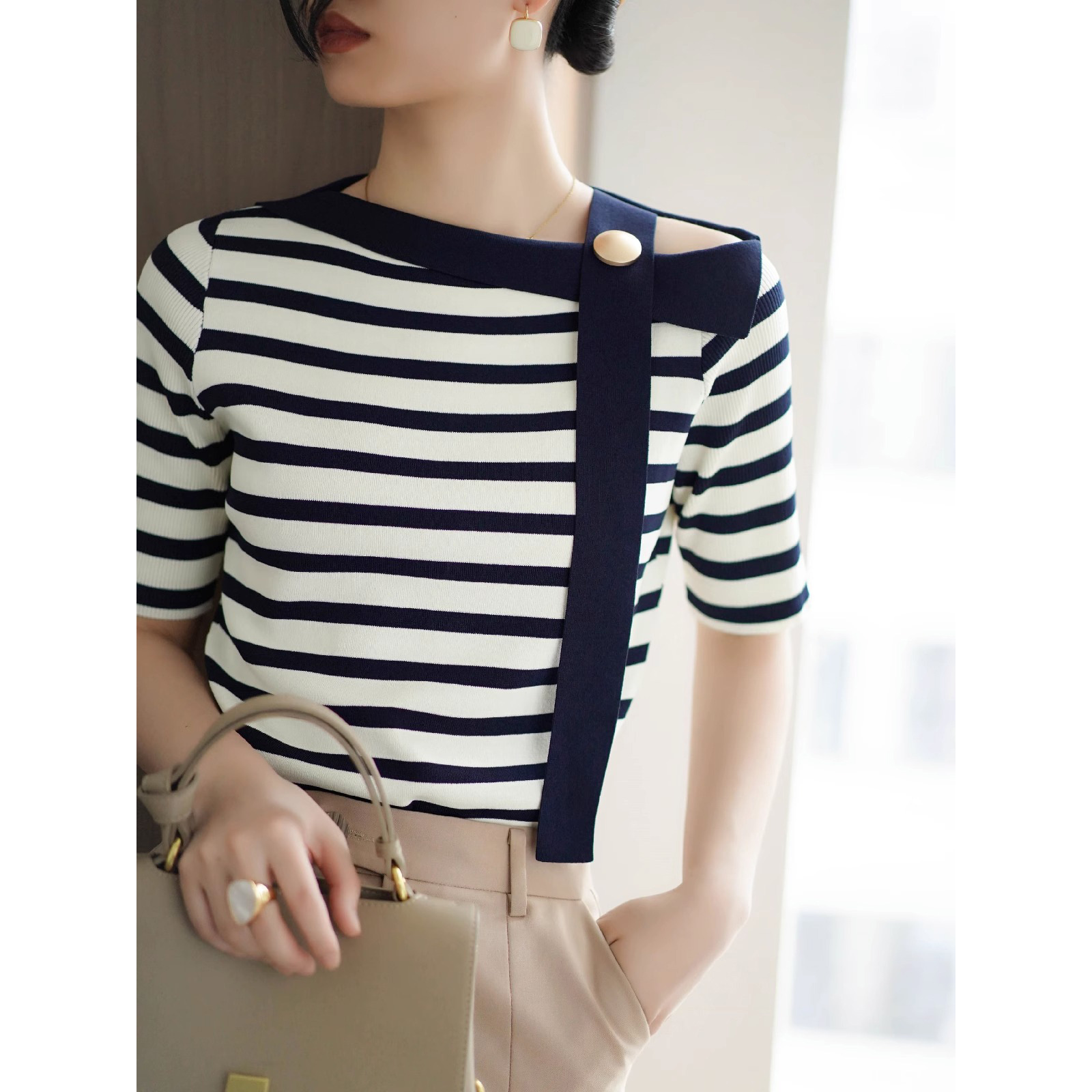 C135 SHORT OFF SHOULDER SLEEVE STRIPS KNITTED TOP