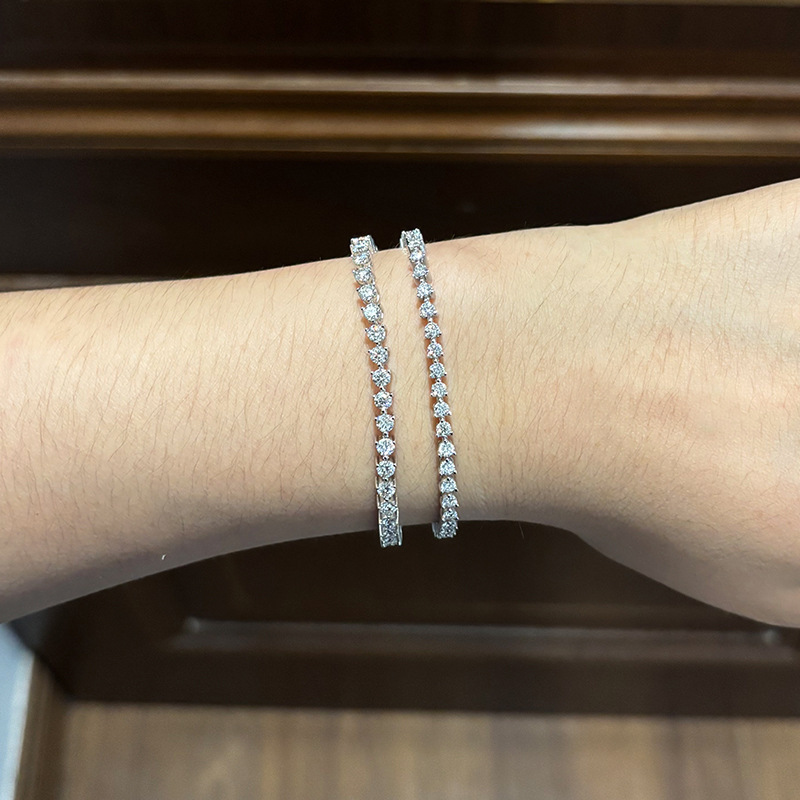 Three-prong hidden clasp moissanite bracelet for women, made of sterling silver, with a niche design, light luxury, fully encrusted with diamonds, tennis chain, shining and versatile