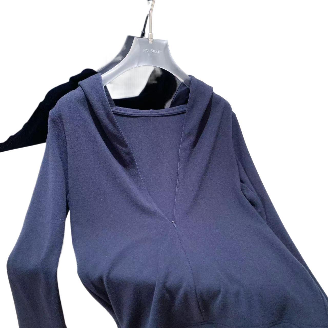 Classic re-release in new colors: Casual hooded sweatshirt with half-zip, stretchy slim-fit top