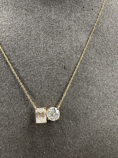 MOS 2CT EMERALD CUT+2CT ROUND GOLD NECKLACE (MOS18)