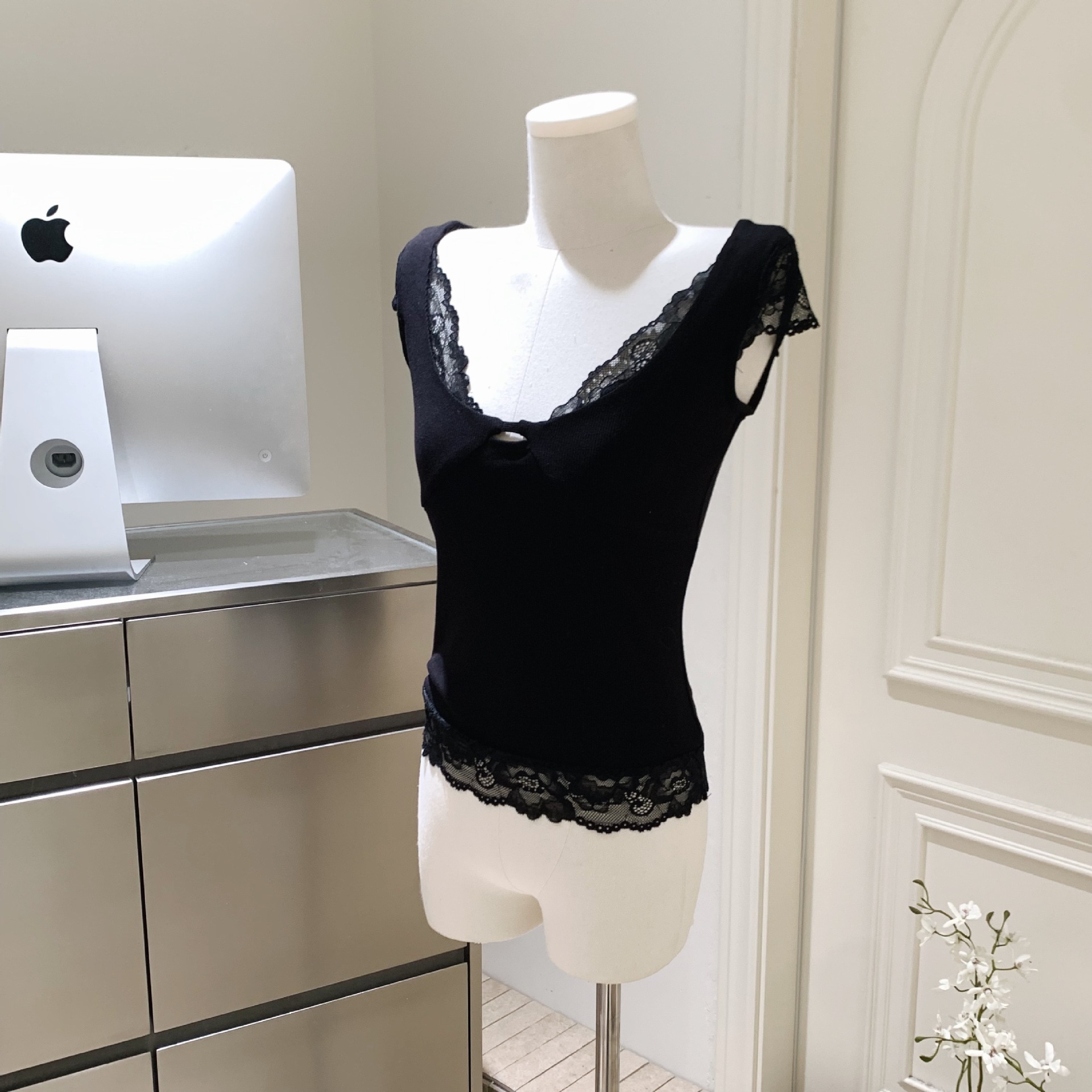 Secretly Alluring Lace Patchwork Pure Desire Short Sleeve T-Shirt for Women, Slim Fit, Slimming Top for Spring and Summer