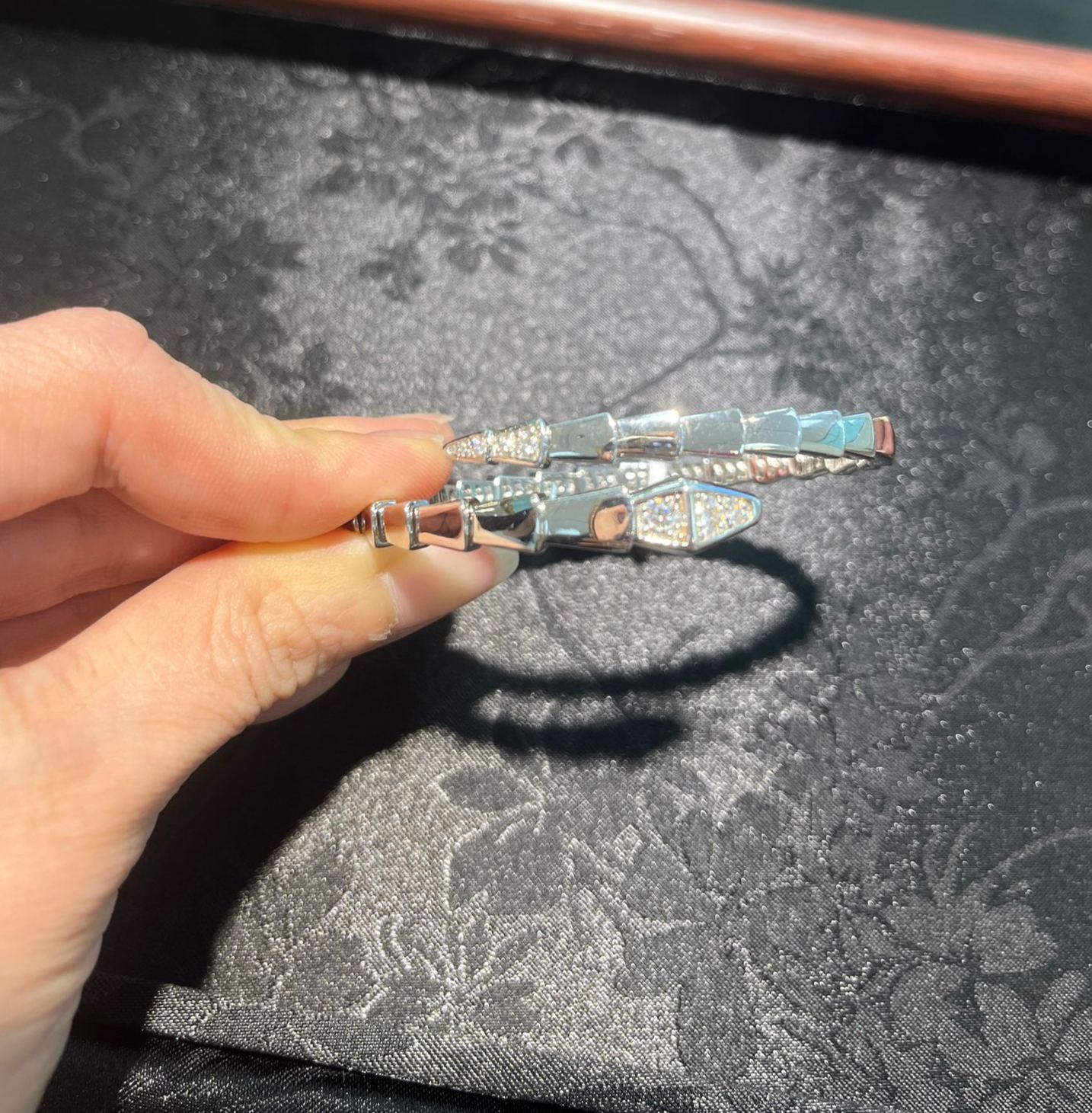 H24 DUAL SNAKE TAIL HALF DIA WG BANGLE
