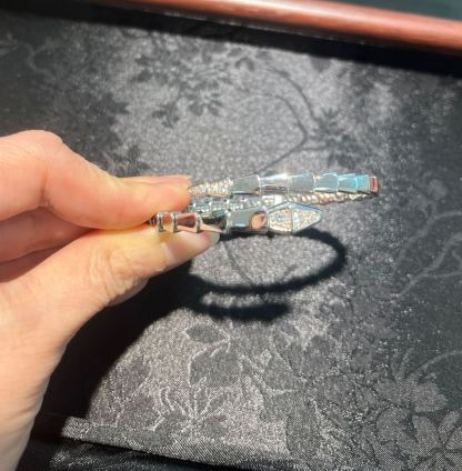 H24 DUAL SNAKE TAIL HALF DIA WG BANGLE