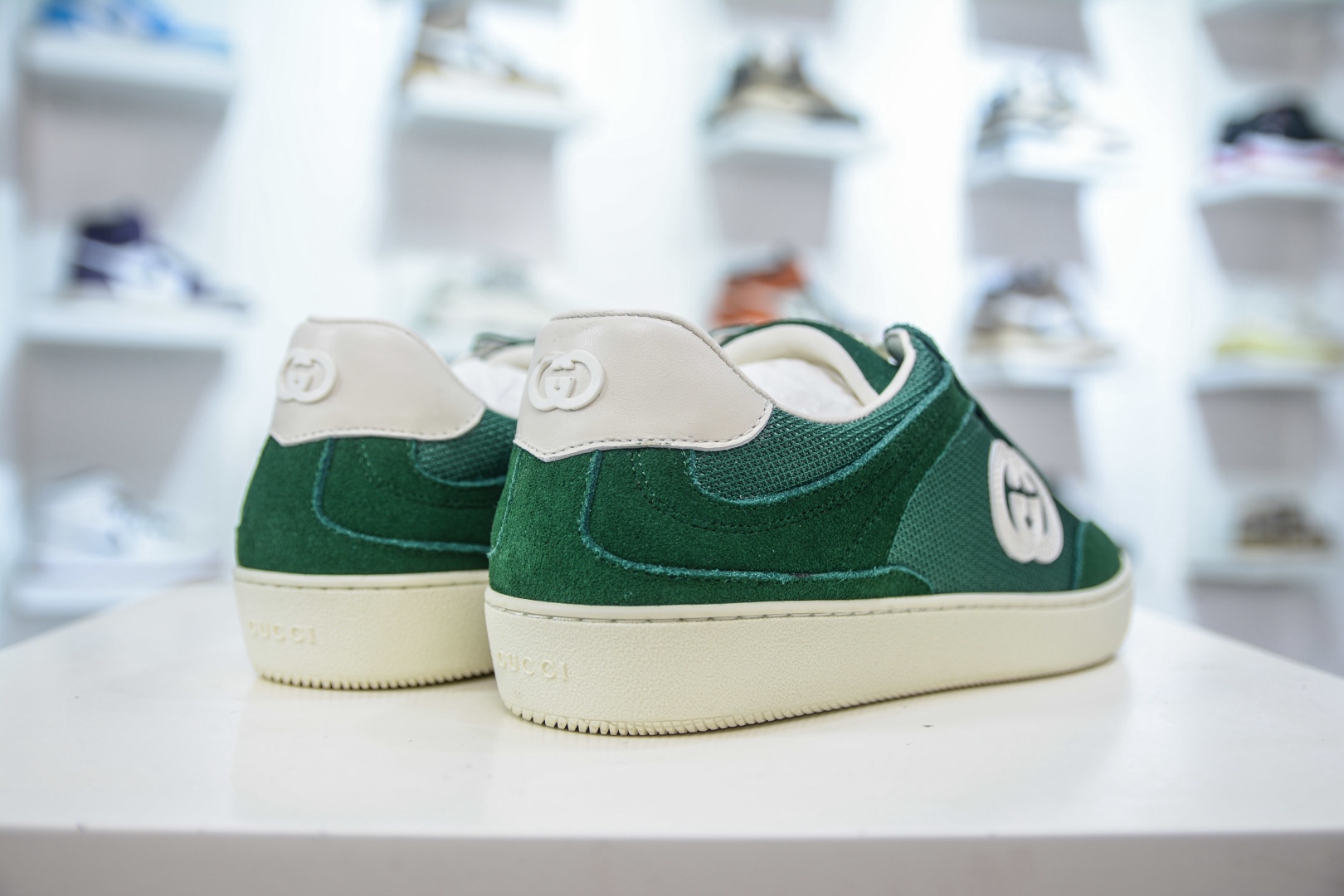 Gucci 古馳G75 圓頭系帶運動鞋 
尺碼：35 36 37 38 39 40 41 42 43 44 45 46
