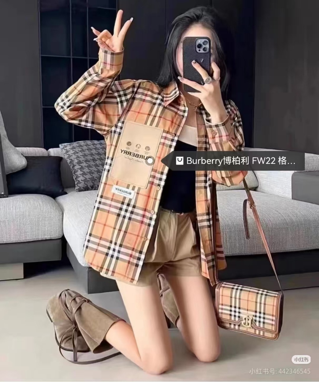 Burberry/巴寶莉 標籤貼布格紋棉質長袖襯衫
第一時間打版。面料為定制俯綢，上身絲滑透氣。紅外線定位裁剪，
定制貝殼頭扣，領子袖口復合硬襯，暴力水洗不會變形。
埋夾包縫工藝，保持版型不變形。國內頂級襯衫代工廠出貨，
前短後長 剪裁大膽突破常規，
完美還原Zp每個細節，商務休閒皆可搭配，人手幾件絕不為過。
裝飾品牌典藏 復古大格紋，BUR粉絲的衣櫥珍藏款式,尤其是對於忠實的BUR粉來說，
此款更是絕對不能錯過的珍寶級別產物！
S Size:S-XL