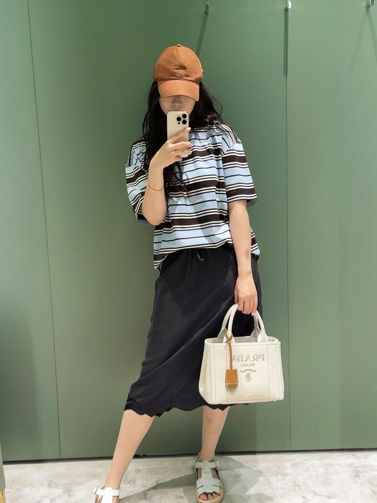 🔝PRADA普拉達PRD 藍色條紋口袋短袖T恤
定制精密60支雙股尊享條紋料，人體學立體裁剪，慢工出細活，做工複雜，繁瑣 時效慢，損耗高，手工紅外線畫線口袋，以紅外線技術為輔助，實現口袋位置的精准定位與標記，即保留了手工縫製的精細與靈活性，面料都經過澆洗，手感質感更佳，不易變形，不易縮水，不易褪色，合身版型
B Size：36 38 40 42