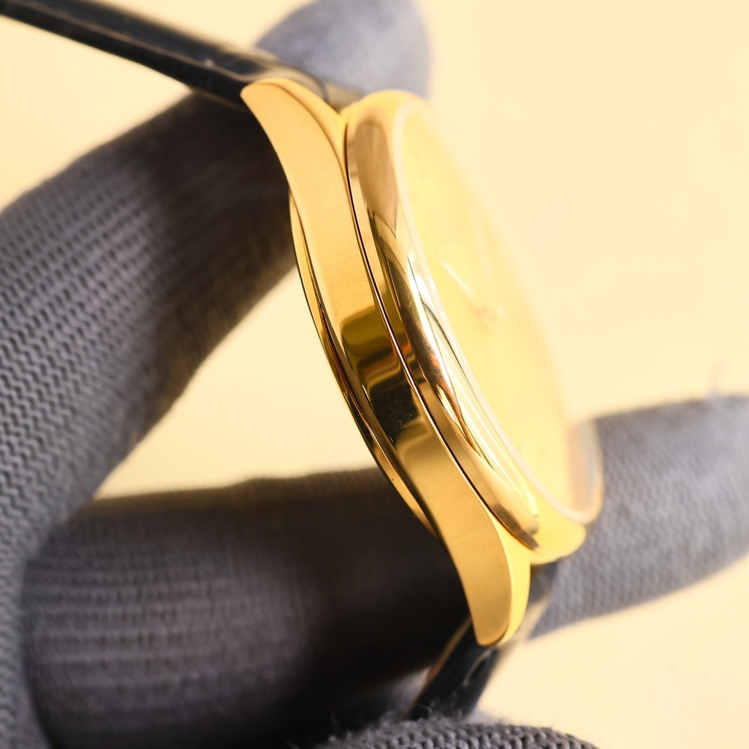 
最新爆款主推☄️☄️ 勞力士【ROLEX】男士腕表 採用獨特的錶盤設計 搭配而來的是更高檔奢華的勞力士🪐， 初識勞力士必憧憬有朝一日能擁有它，戴上勞力士必順風順水必發達，你值得擁有，歡迎評鑒！！
機芯：搭配全新進口8215西鐵城（零返修） 尺寸：40🥇 鏡面：藍寶石玻璃永不刮花 材質：316L精鋼表殼 動力：儲存48小時 防水深度：100米🥈 🥉意大利小牛皮帶，原裝針扣！