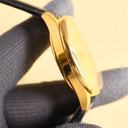 
最新爆款主推☄️☄️ 勞力士【ROLEX】男士腕表 採用獨特的錶盤設計 搭配而來的是更高檔奢華的勞力士🪐， 初識勞力士必憧憬有朝一日能擁有它，戴上勞力士必順風順水必發達，你值得擁有，歡迎評鑒！！
機芯：搭配全新進口8215西鐵城（零返修） 尺寸：40🥇 鏡面：藍寶石玻璃永不刮花 材質：316L精鋼表殼 動力：儲存48小時 防水深度：100米🥈 🥉意大利小牛皮帶，原裝針扣！