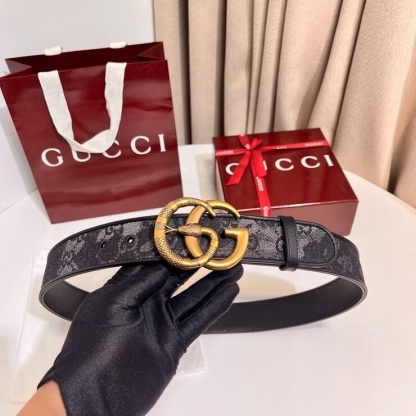 
古奇 新款 GG Marmont系列心選迷彩大理石紋GG帆布，為2026早春系列隨處可見的主要圖案之一增色添彩，40mm