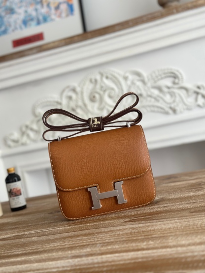 康康  空姐包  
constance  19cm  
epsom掌紋小牛皮  半收工  蠟線縫製