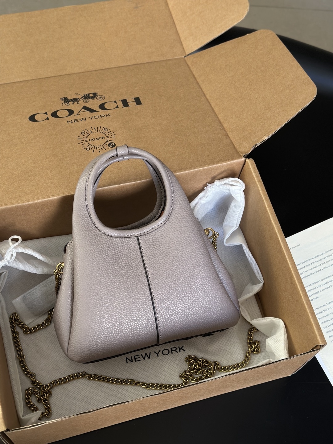 Coach新款首發🔥Lana19 mini號
尺寸：19✖️17cm
精緻小巧，簡約時尚
可手拎，可斜挎 ☑️小號 灰紫色
尺寸：19✖️17cm