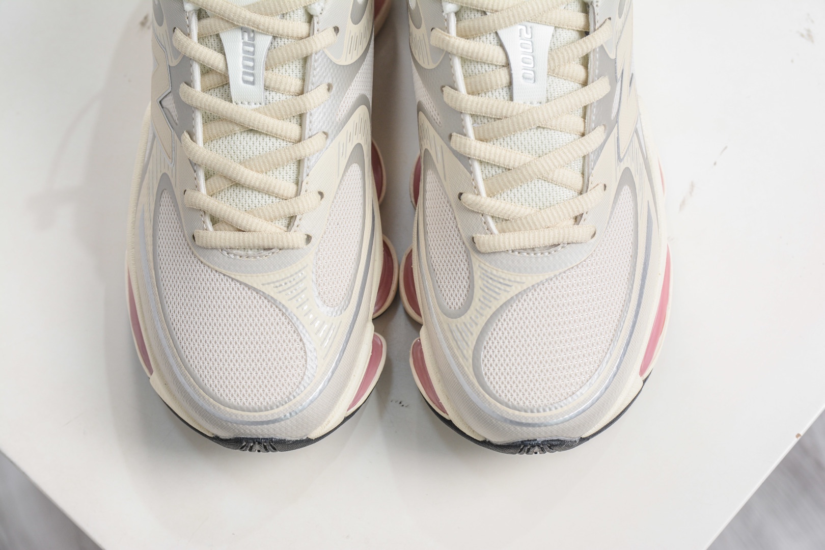 New Balance NB2000 舒適百搭防滑耐磨低幫 休閒跑步鞋 New Balance 
貨號：U20008XQ
Size：36-46.5