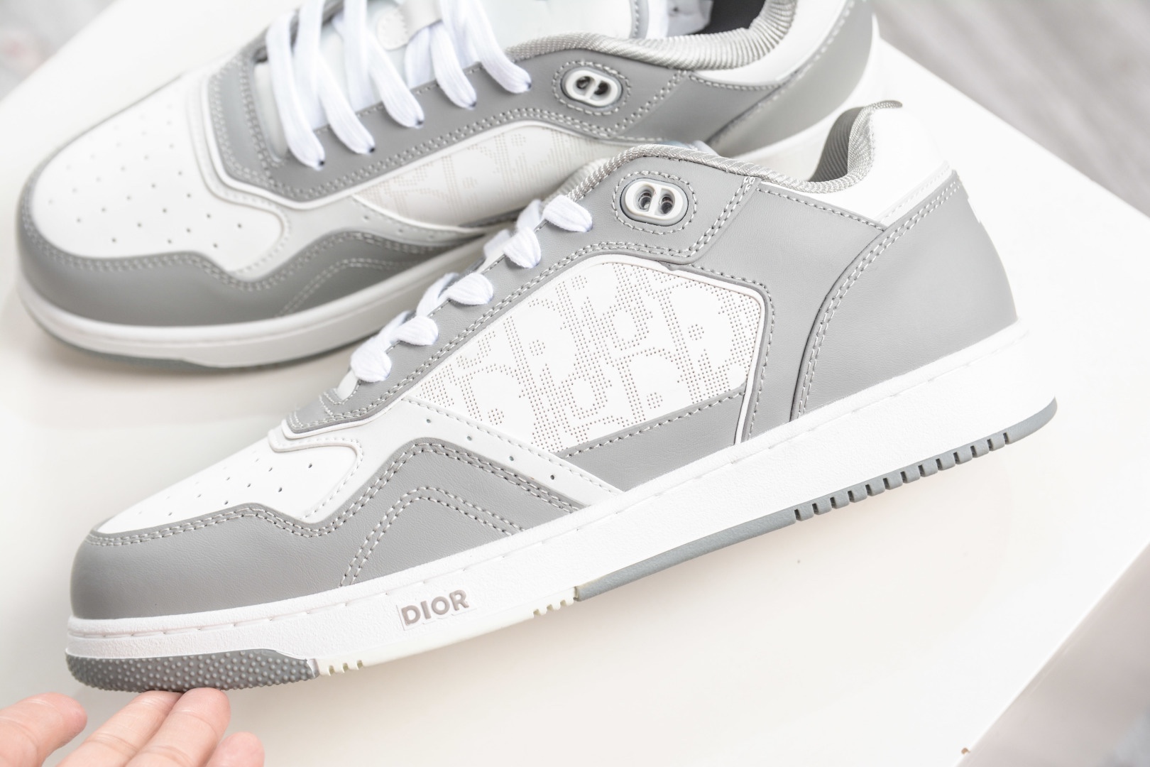 迪奧/Dior B27 Oblique Galaxy Low Top Sneakers B27系列低幫復古真皮百搭運動休閒板鞋 
貨號：3SN272ZIR16536
尺碼：38 39 40 41 42 43 44 45 46