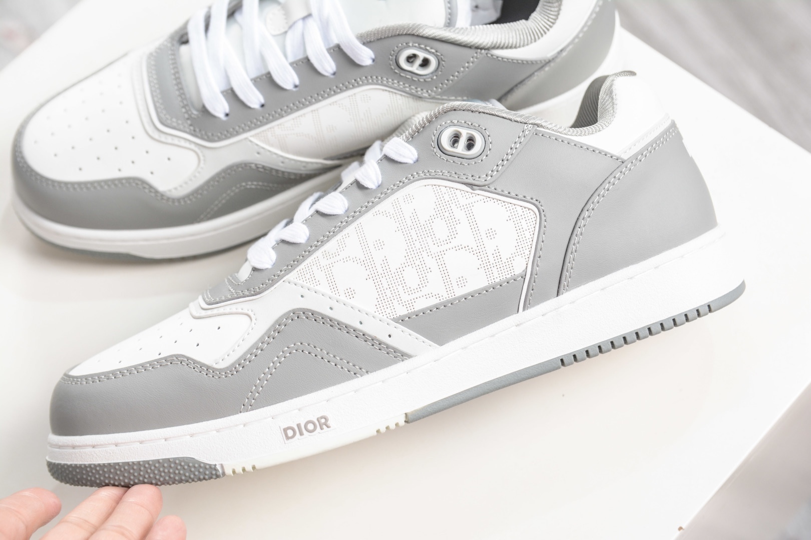 迪奧/Dior B27 Oblique Galaxy Low Top Sneakers B27系列低幫復古真皮百搭運動休閒板鞋 
貨號：3SN272ZIR16536
尺碼：38 39 40 41 42 43 44 45 46