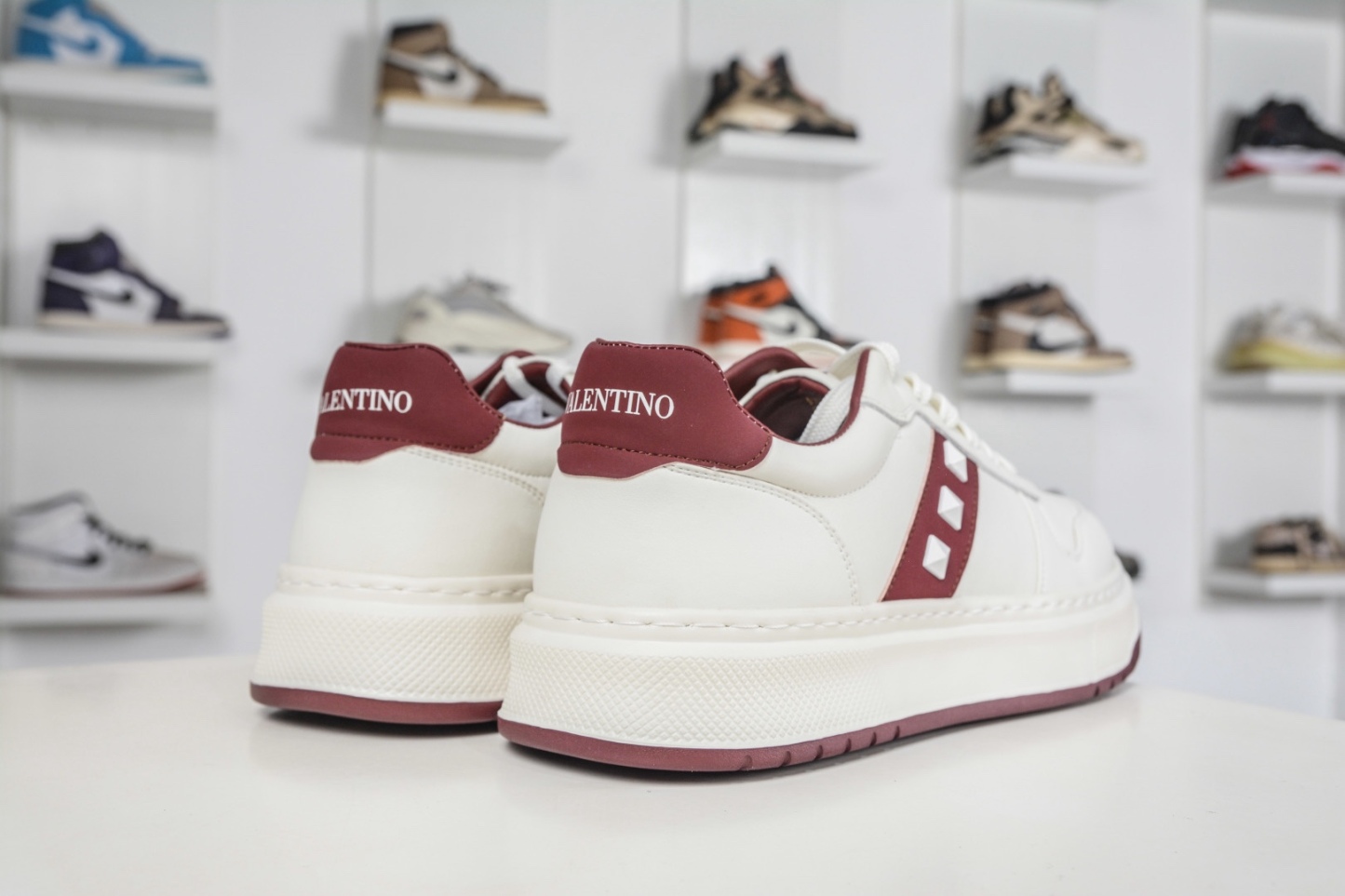 Valentino 華倫天奴 Rockstud untitled 厚底休閒鉚釘小白鞋 
尺碼：39 40 41 42 43 44（皮鞋碼）
