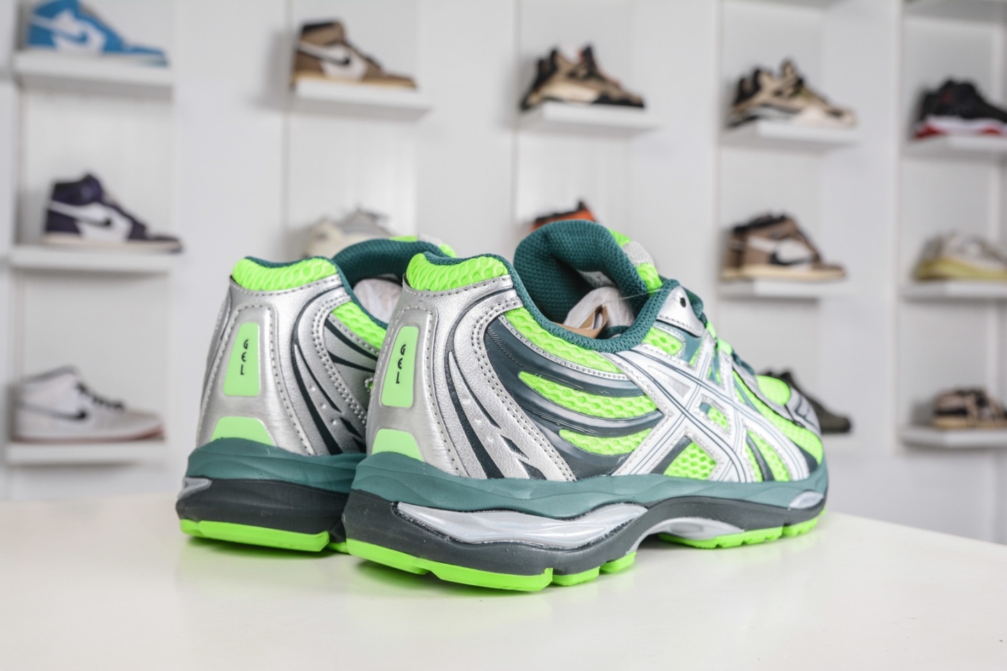 Asics Gel-Sekiran 亞瑟士 時尚舒適復古休閒運動跑步鞋
貨號：1203A954 300
尺碼:36 37 37.5 38 39 39.5 40.5 41 42 42.5 43.5 44 45