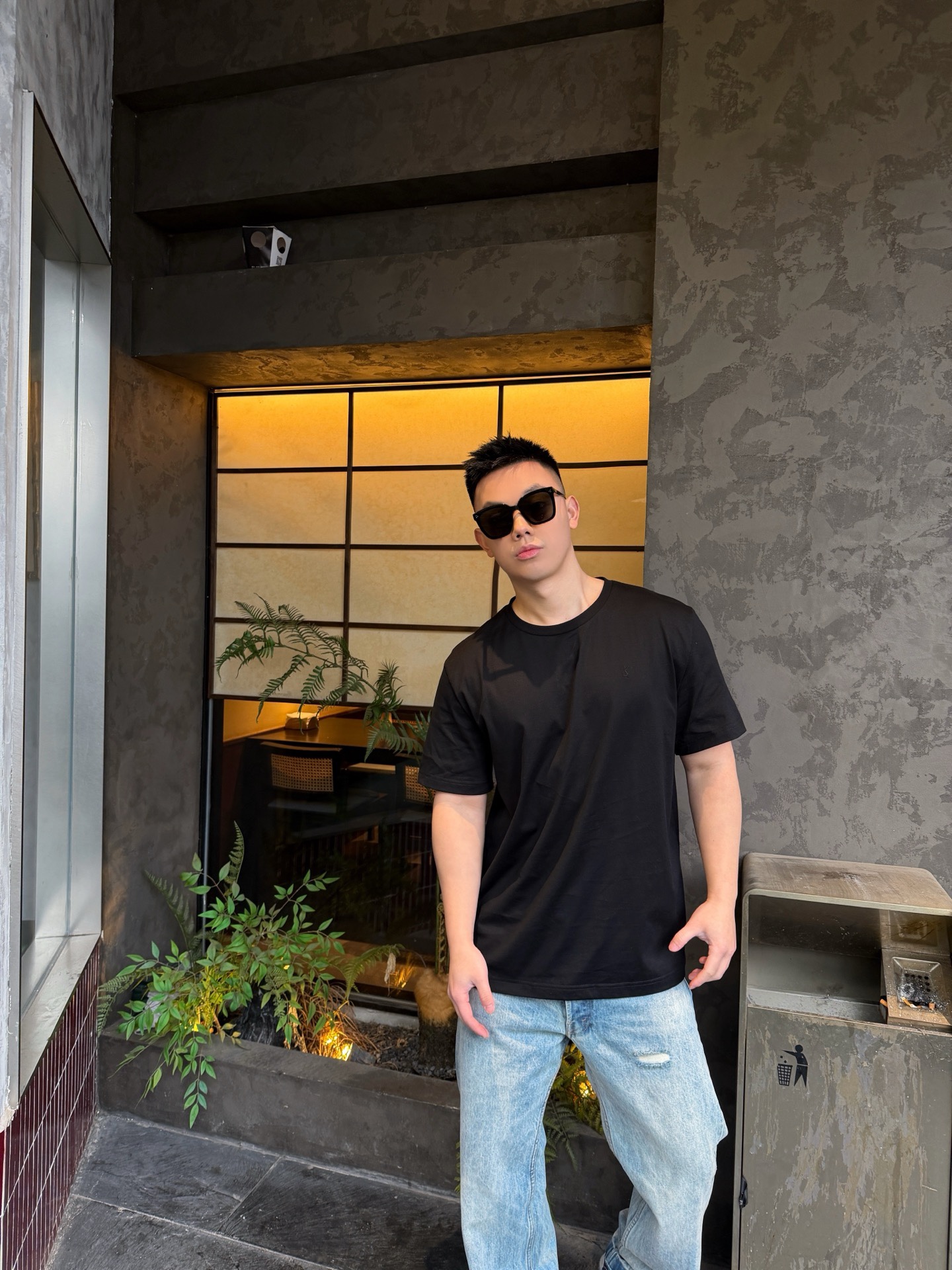 🔝SAINT LAURENT聖羅蘭SLP 小標純色徽標短袖T恤
正品購入開發，50支雙股精品賽爾棉170克，1*1拉架羅紋280克，進口刺繡，面料酵洗，定制1：1商標，寬松版型
B Size：S-XL