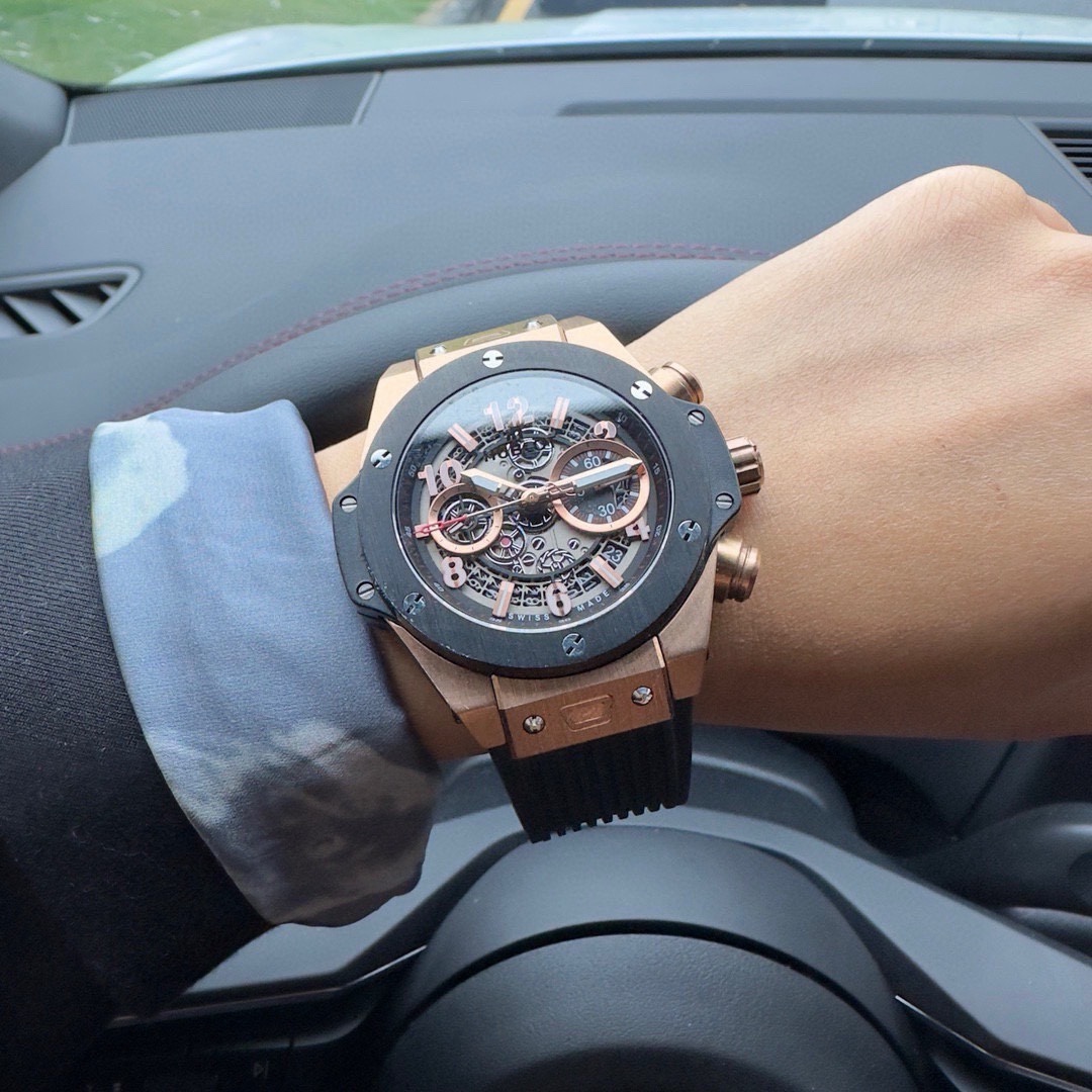 恆寶 Hublot精品男士腕表，勁爆鏤空設計，技藝精湛，獨具匠心，尊貴大氣，紳士風範。採用全自動機械機芯，頂級316精鋼表殼，天然橡膠錶帶，礦物質超強鏡面，尺寸43*13