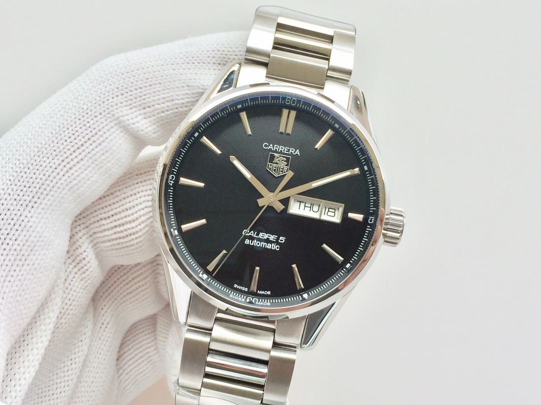 TAG泰格豪雅 卡萊拉系列WAR201A.FC6266 商務休閒款 中英文雙歷腕表 41毫米直徑 搭載2836 自動機械機芯 316L精鋼可配真皮錶帶 原裝折疊扣。