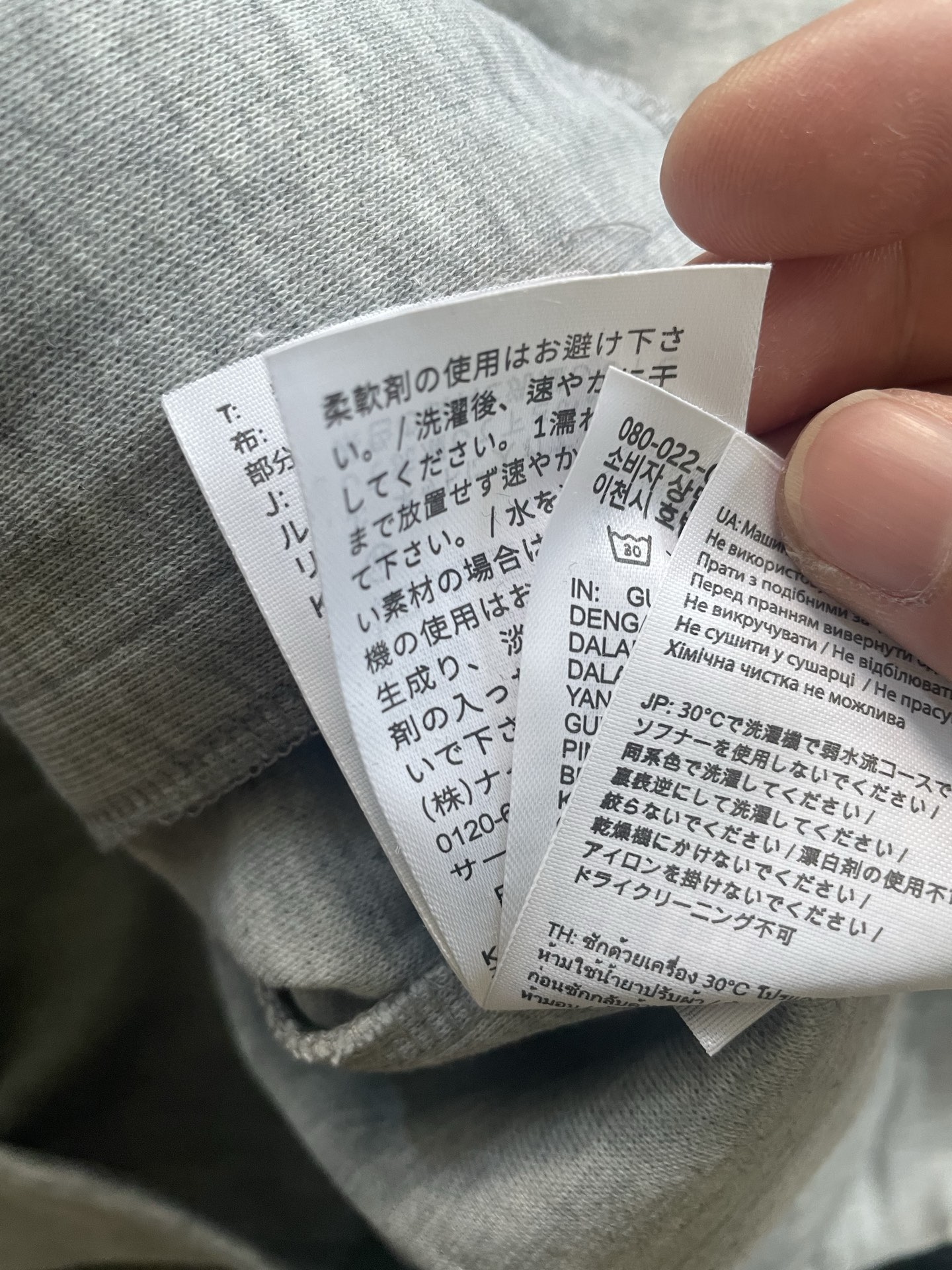 Nike耐克官方WINDRUNNER風行者系列男子連帽衫春季針織衛衣！
貨號：HV0950
頂級品質，申州原廠空氣層廠面料，品質炸裂，妥妥的爆款！注意：此款非4490貨號！

Nike Tech Windrunner男子全長拉鍊開襟連帽衫，後面小勾

亞洲標準版型，立體裁剪，不挑身材，不挑年齡，一款很舒適百搭的拉鍊外套！

顏色：黑色  灰色
尺碼:M L XL XXL

尺碼參考:

        衣長  胸圍  下擺  袖長

M       69    53     52     78