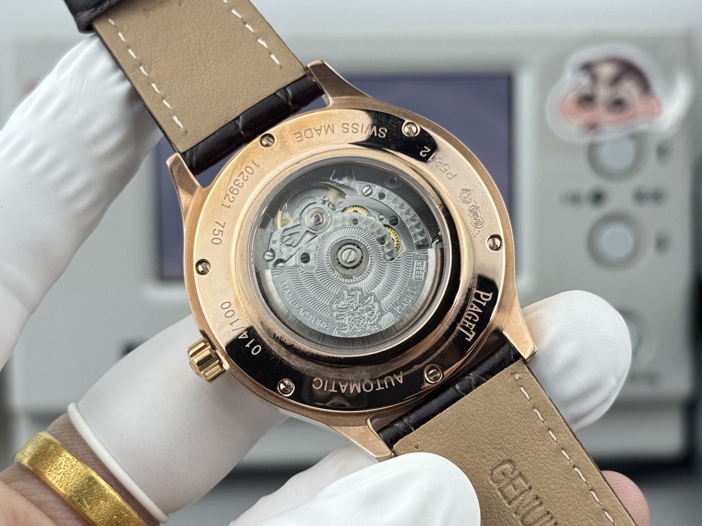 
熱賣款🔥🔥🔥！方形殼—在推出新面孔—更別緻—更有型—經典
品牌：伯爵(方正卓絕 精緻之作）爆賣款🎉🎉🎉
類型：精緻款男士腕表（卓越）有轉必賣
錶帶：真牛皮&316L錶帶（舒適）大氣磅礡
機芯：超頂級機械2824機芯（穩定）
材料：礦物質超強鏡面（耐磨）
大氣風範 無限渴望 特別創意 載譽上市
尺寸：直徑42mm厚10mm榮譽
新款上市！歡迎轉載！