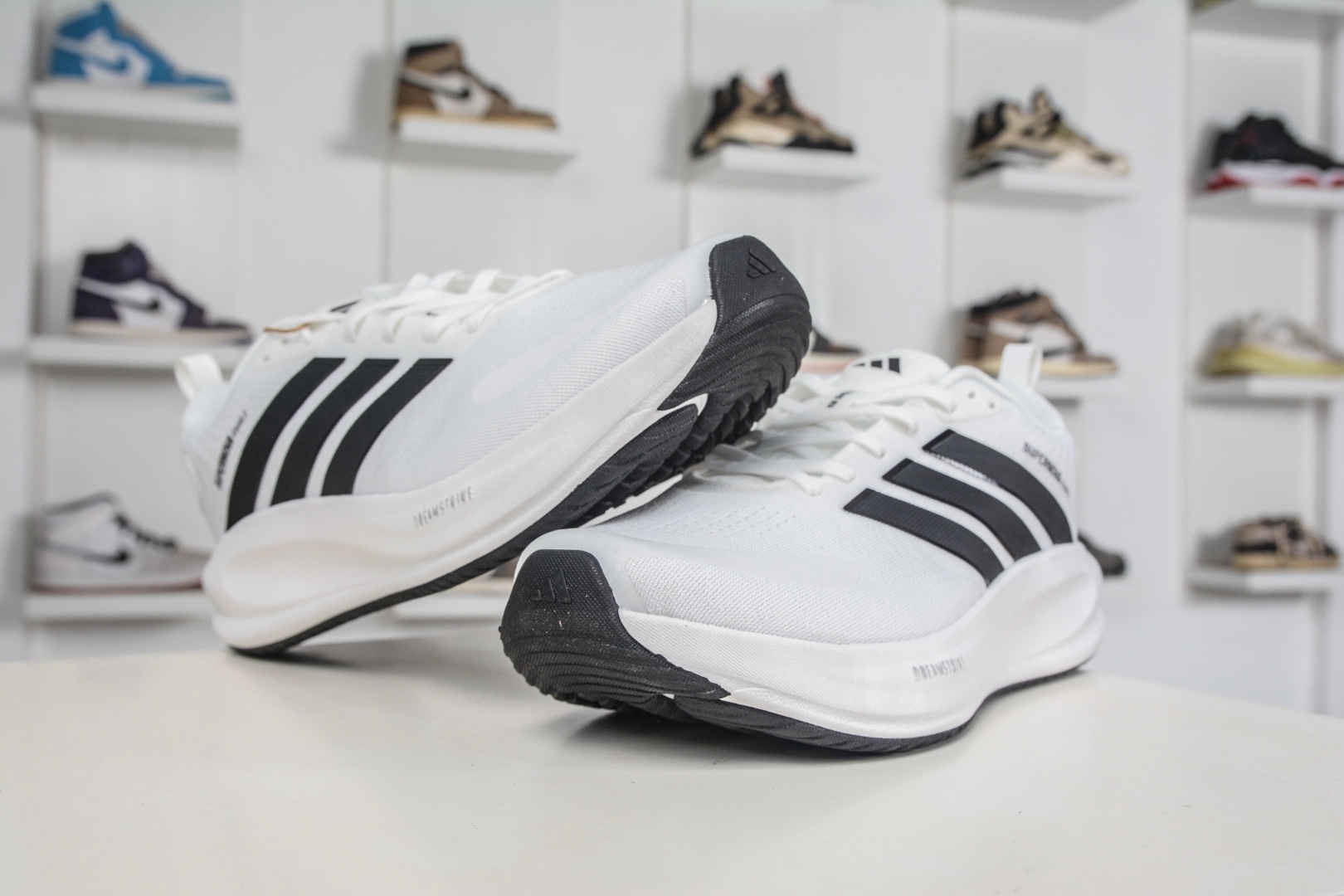 阿迪達斯 領航系列 Adidas Supernova EASE 2 W 馬拉松專業賽事休閒運動跑步鞋 
貨號: JQ4254
尺碼: 40 40.5 41 42 42.5 43 44 44.5 45