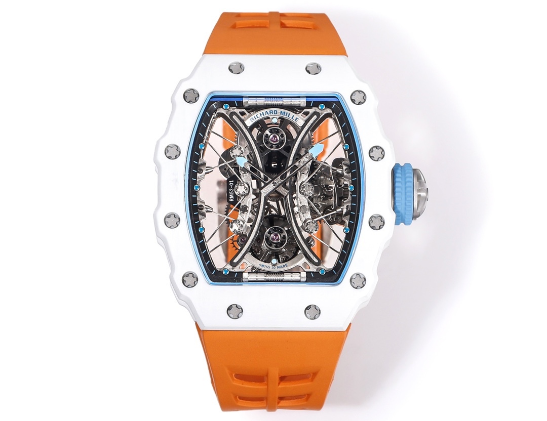白色TPT石英纖維
【RICHARD MILLE】理查米爾RM53-01 將腕表設計與運動賽事相互結合，完美詮釋了賽場上的勇者堅定信念、頑強拼搏的精神。RM53-01以馬術運動為背景，採用多種高科技材料來抵御運動時帶來的強烈撞擊，從而保證不受破壞、正常運轉。高科技材質打造如同“護具”。“RM 53-01 PABLO MAC DONOUGH”的陀飛輪腕表，此款腕表除具備運動腕表的動感與活力外，還配備了堅固的TPT®碳纖維表殼、層壓藍寶石水晶表鏡以及固定機芯的懸浮式鋼索，有效的降低巨大衝擊、
