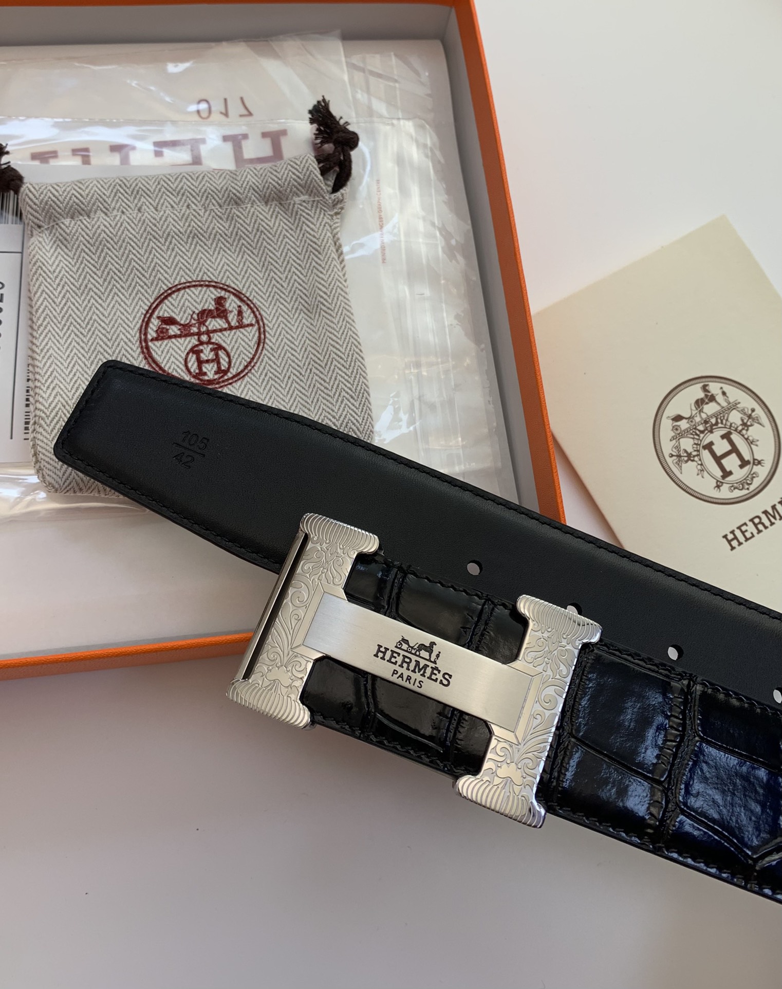 【H家】  原單專櫃款腰帶，進口鰐魚紋咖啡色 腰帶，內襯頭層小牛皮，寬度3.8cm，搭配專櫃新款鋼扣.工藝精湛、手感柔軟、細膩，高端定制，經典之作.