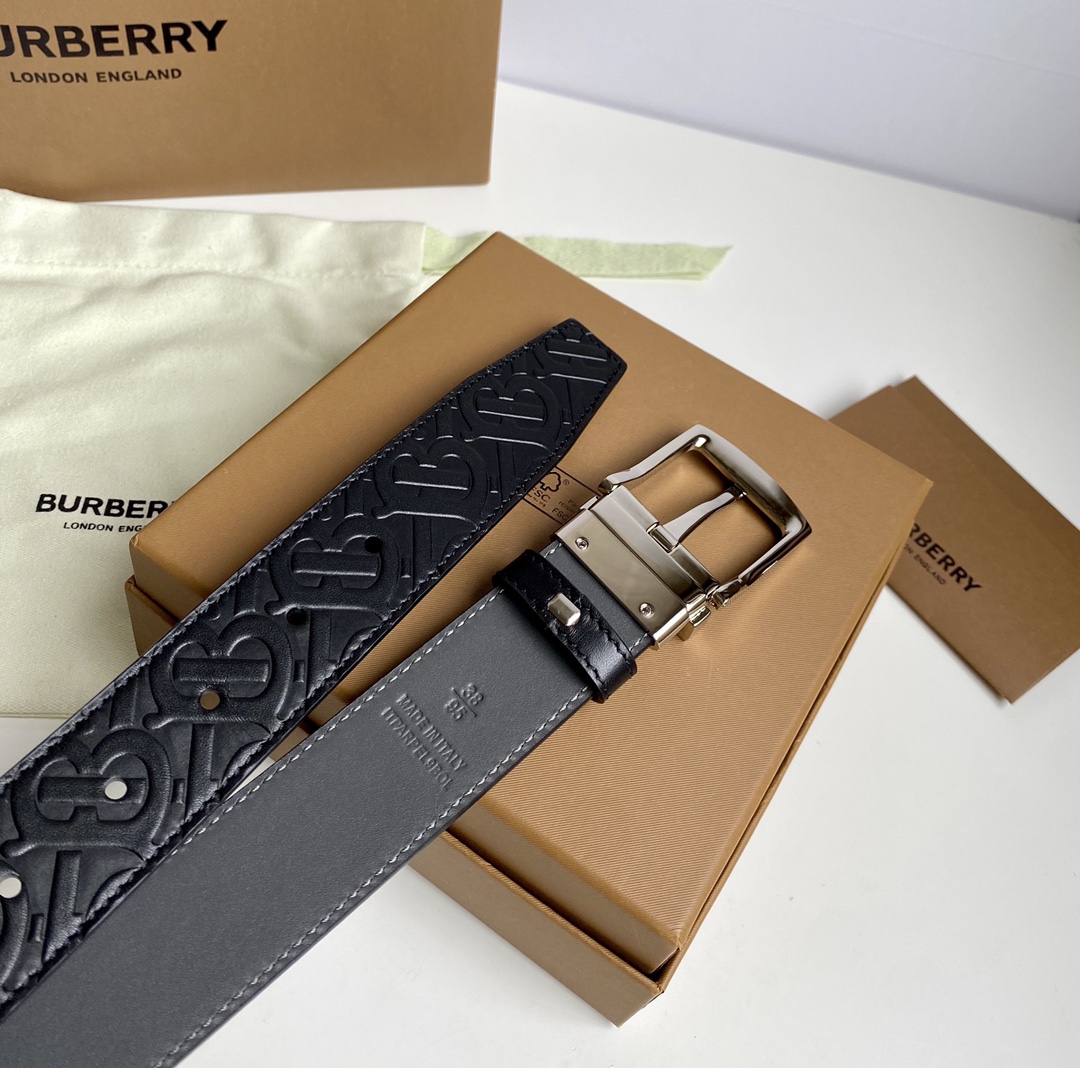 Burberry巴寶莉專櫃同步上新🎉🎉意大利制腰帶 裝飾品牌專屬標識壓花圖案 搭配鍍鈀金搭扣  營造精緻設計感 寬:3.5cm  精緻優雅