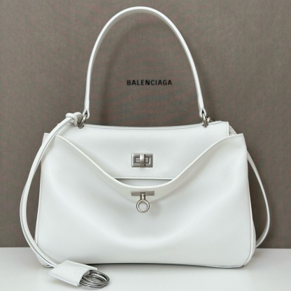 巴黎世家𝗕𝗮𝗹𝗲𝗻𝗰𝗶𝗮𝗴𝗮 💚💚出貨了！
款號：789779
尺寸：28.9×20×9.9cm