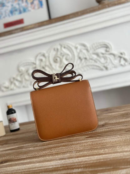 康康  空姐包  
constance  19cm  
epsom掌紋小牛皮  半收工  蠟線縫製