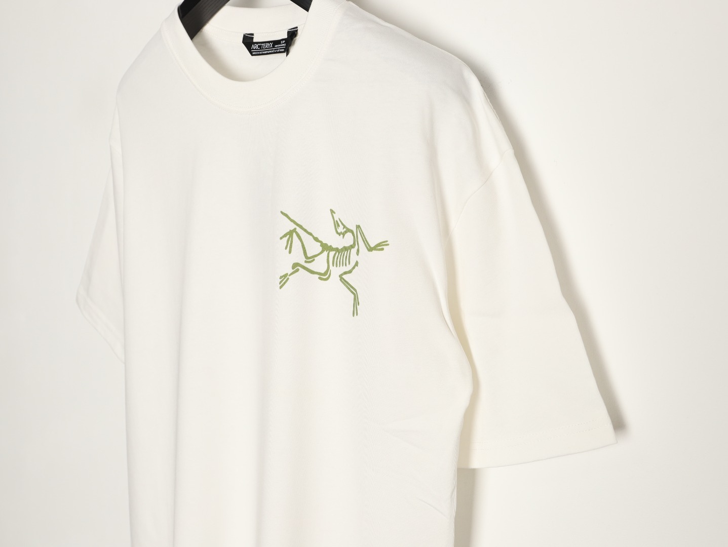 Ayc`Teryx  始祖鳥 字母LOGO彩繪漸變短袖
高端32s雙紗280克面料
重磅面料 定制拉架羅紋同缸同染 三標齊全 男女同款 
T 尺碼：S M L